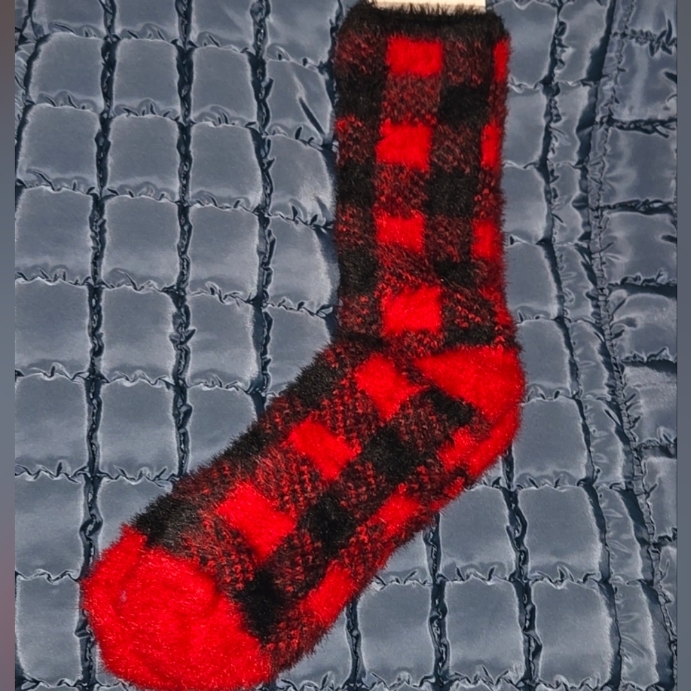 NWT American Eagle Red and Black Plaid Fuzzy Crew Socks One Pair One Size